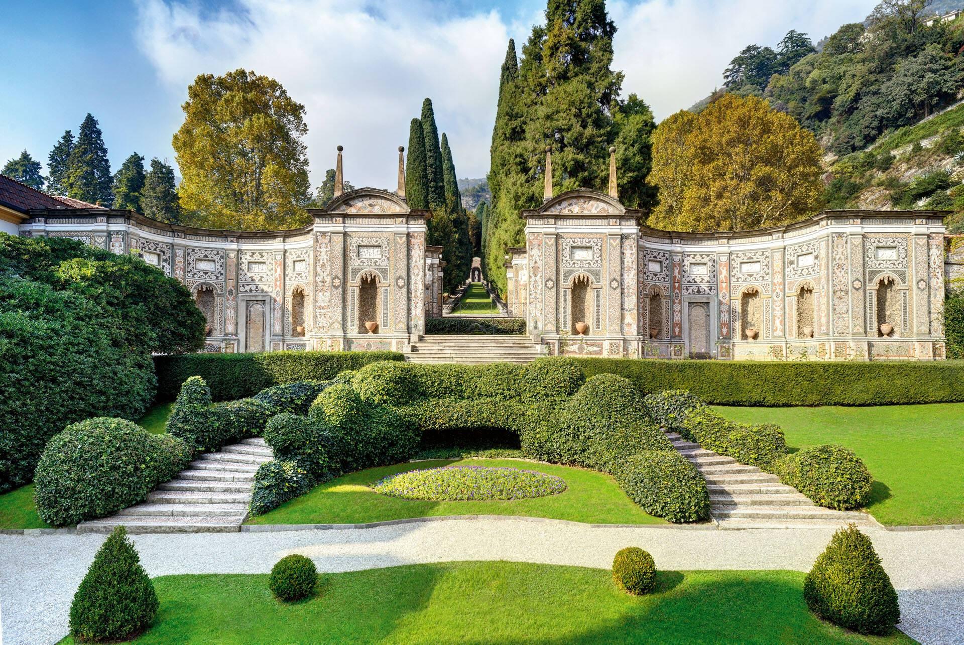 Villa d'Este in Cernobbio, iconic luxury wedding venue overlooking Lake Como.