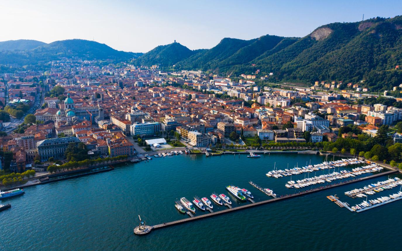 Luxury chauffeur service in Como with private transfers to the historic city centre, luxury hotels and Lake Como.