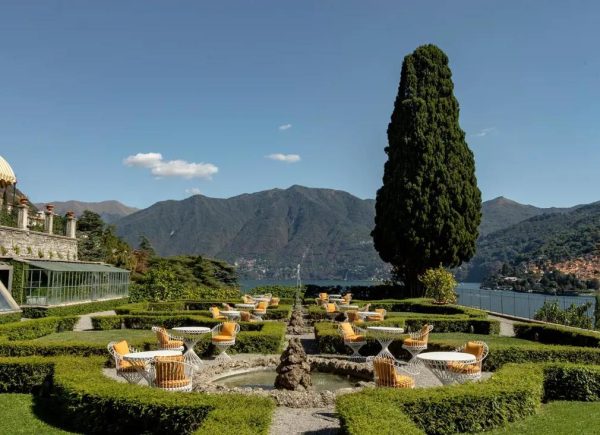 Passalacqua luxury hotel overlooking Lake Como in Moltrasio with historic gardens and lake views.