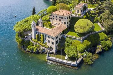Villa del Balbianello in Lenno, one of the most iconic luxury wedding venues overlooking Lake Como.